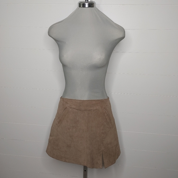 BLANK NYC Suede Mini Skirt Size 28 - Picture 2 of 13